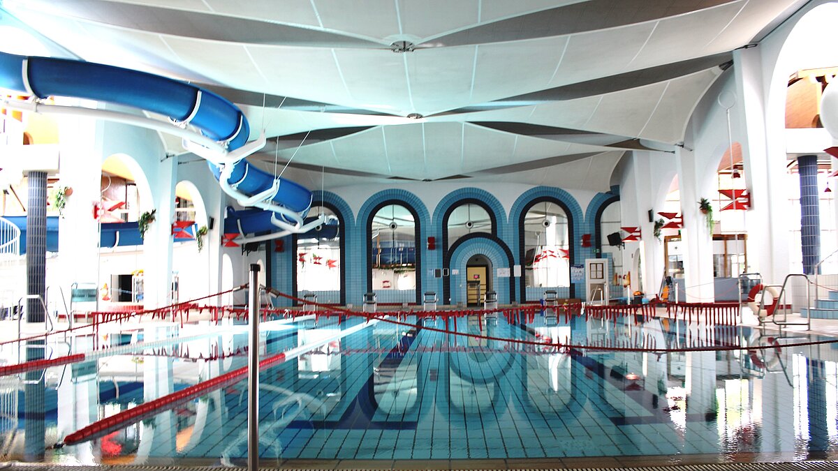 Grafik:Schwimmerbecken HofBad mit 25-Meter-Bahn.